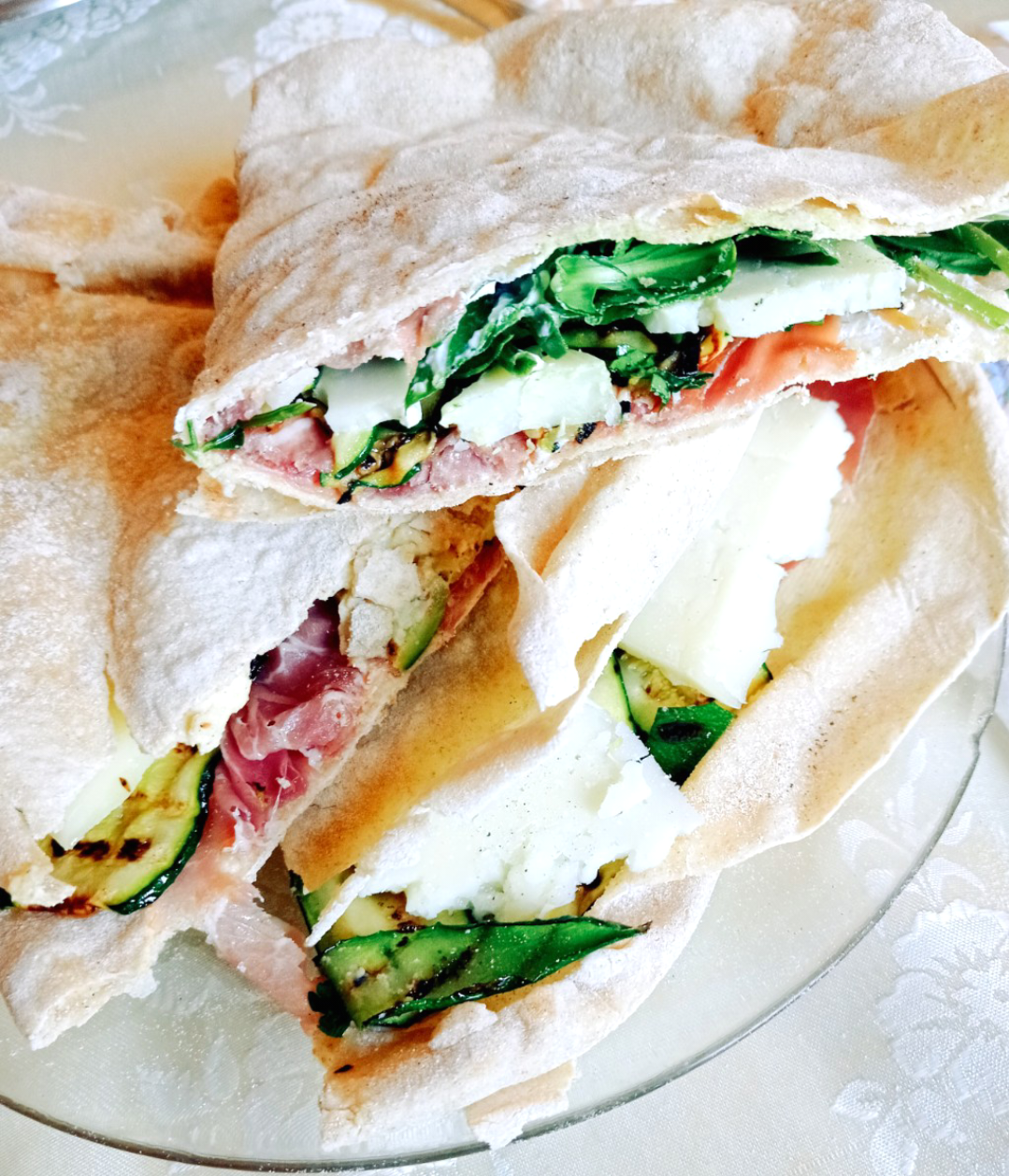 Piadinë e mbushur. Dieta mesdhetare.