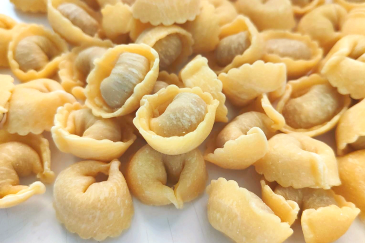 Tortellini. Receta gatimi. Dieta mesdhetare.