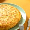 Vezë "frittata" me patate. Receta gatimi. Dieta mesdhetare.