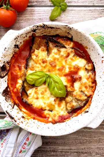 Parmigiana. Receya gatimi. Dieta mesdhetare.