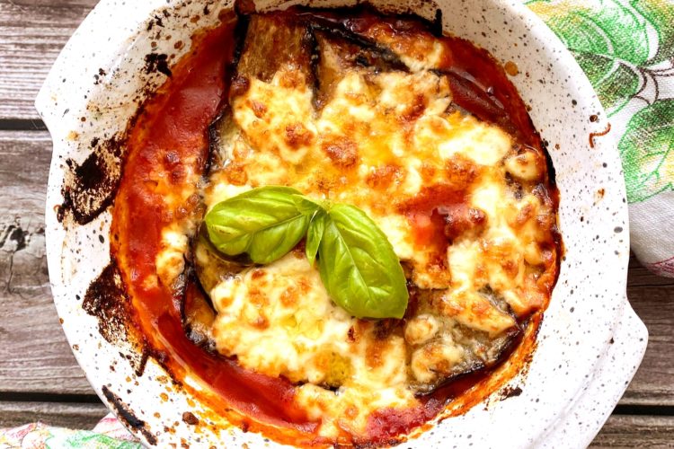 Parmigiana. Receya gatimi. Dieta mesdhetare.