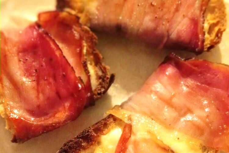 Bruschetta me brie dhe speck. Receta gatimi. Dieta mesdhetare.